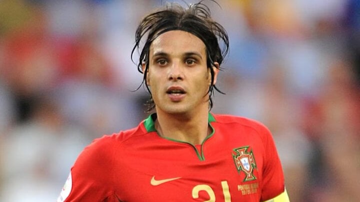 Nuno Gomes (Bồ Đào Nha) cũng có 6 bàn thắng, 1 pha kiến tạo. Anh ra sân 14 trận ở 3 kỳ EURO. Cựu tiền đạo này kết thúc sự nghiệp thi đấu quốc tế năm 2011 và giải nghệ sau đó 2 năm. (Ảnh: EMPICS)