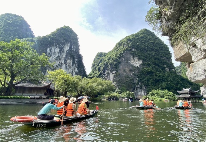 Đi thuyền ở Tràng Anh. Ảnh: Dương Trí