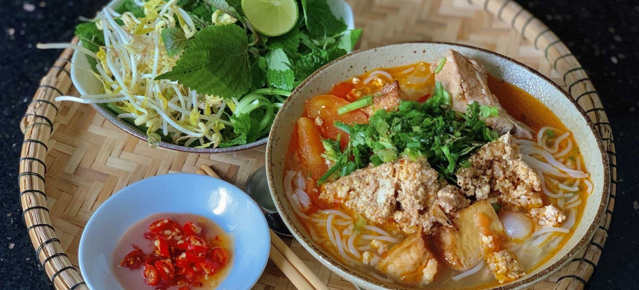 Bún riêu-Món ăn hấp dẫn, hội tụ đầy đủ hương vị trong mắt du khách nước ngoài