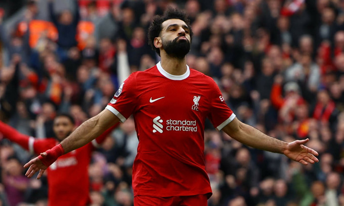 Tiền đạo Mohamed Salah mừng bàn quyết định giúp Liverpool thắng ngược Brighton 2-1 trên sân Anfield, vòng 30 Ngoại hạng Anh ngày 31/3/2024. Ảnh: Reuters