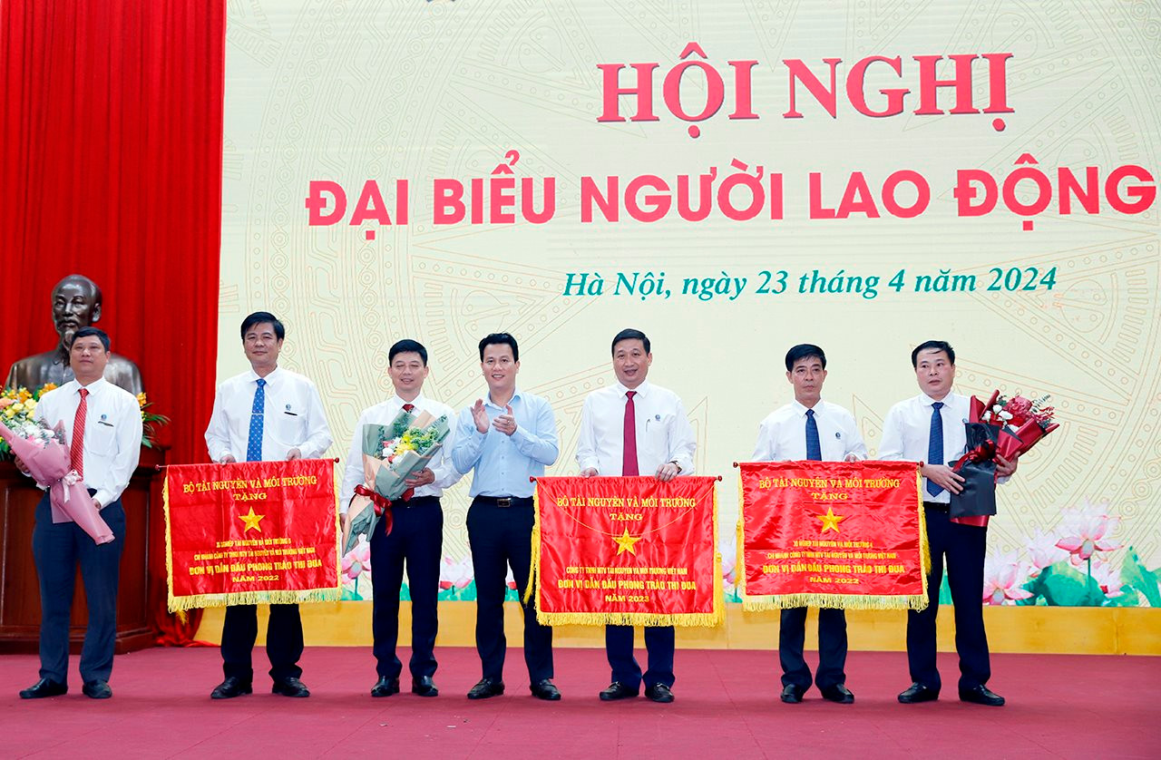 small_20240423-bo-truong-du-hn-dai-bieu-nld-cong-ty-tnmt-17.jpg