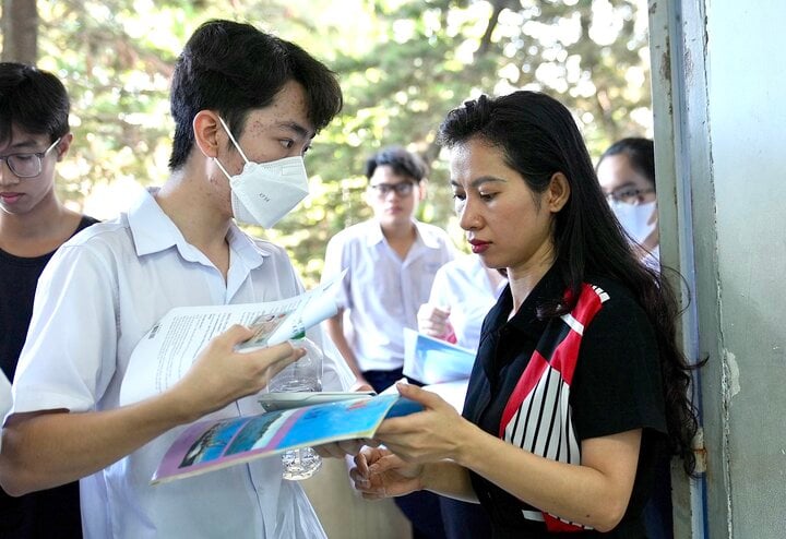 Các trường y dược ưu tiên xét tuyển SAT và IELTS năm 2024. (Ảnh minh hoạ)