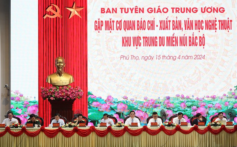 gap mat cac co quan bao chi xuat ban van hoc nghe thuat khu vuc trung du mien nui bac bo hinh 1