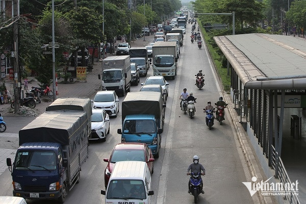 Nghịch lý đường buýt nhanh BRT không ai dám đi, còn lại luôn kẹt cứng