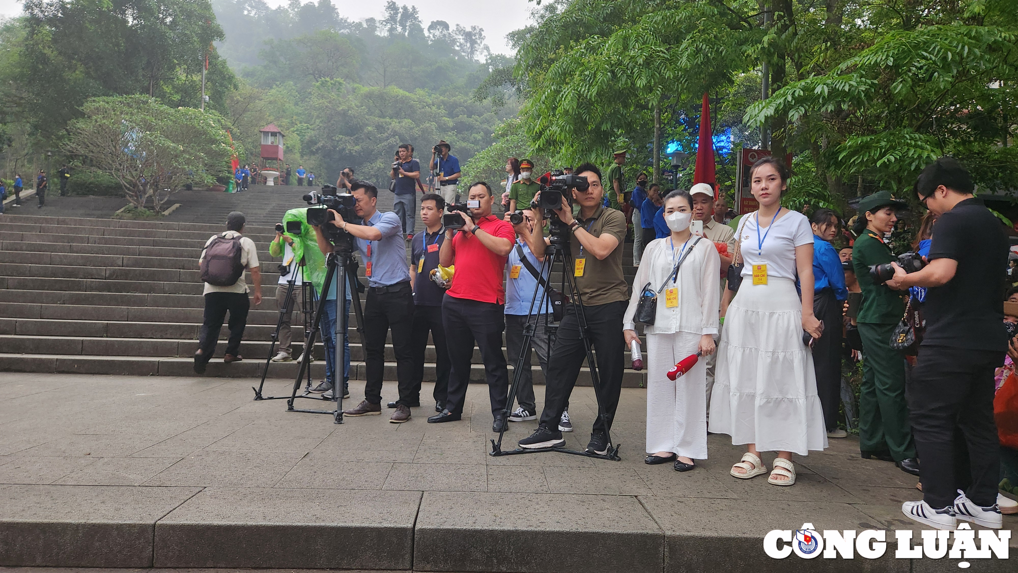 hon 250 phong vien nha bao tac nghiep tai le hoi den hung 2024 hinh 1