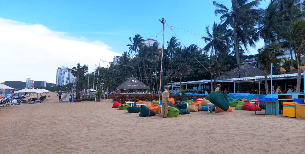 Khu vực bãi biển Nha Trang (Khánh Hòa) mà chủ nhà hàng Sailing Club đang sử dụng vào mục đích kinh doanh - Ảnh: PHAN SÔNG NGÂN