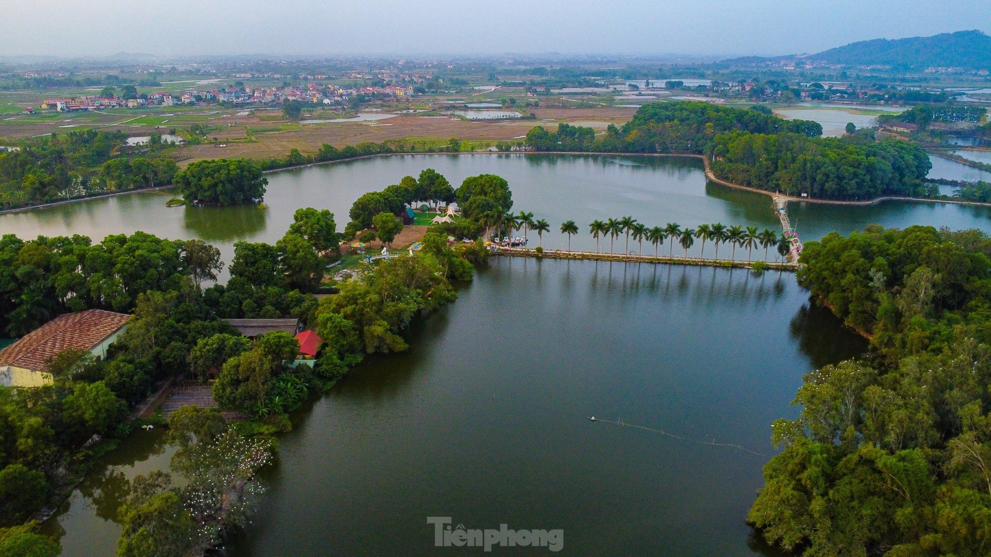 Khuôn viên độc đáo của Trường Đại học Nông - Lâm Bắc Giang ảnh 1