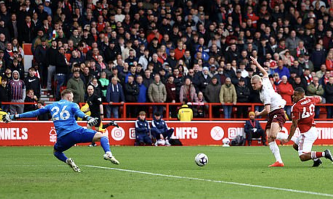 Tình huống Haaland ấn định thắng lợi 2-0 cho Man City. Ảnh: Reuters