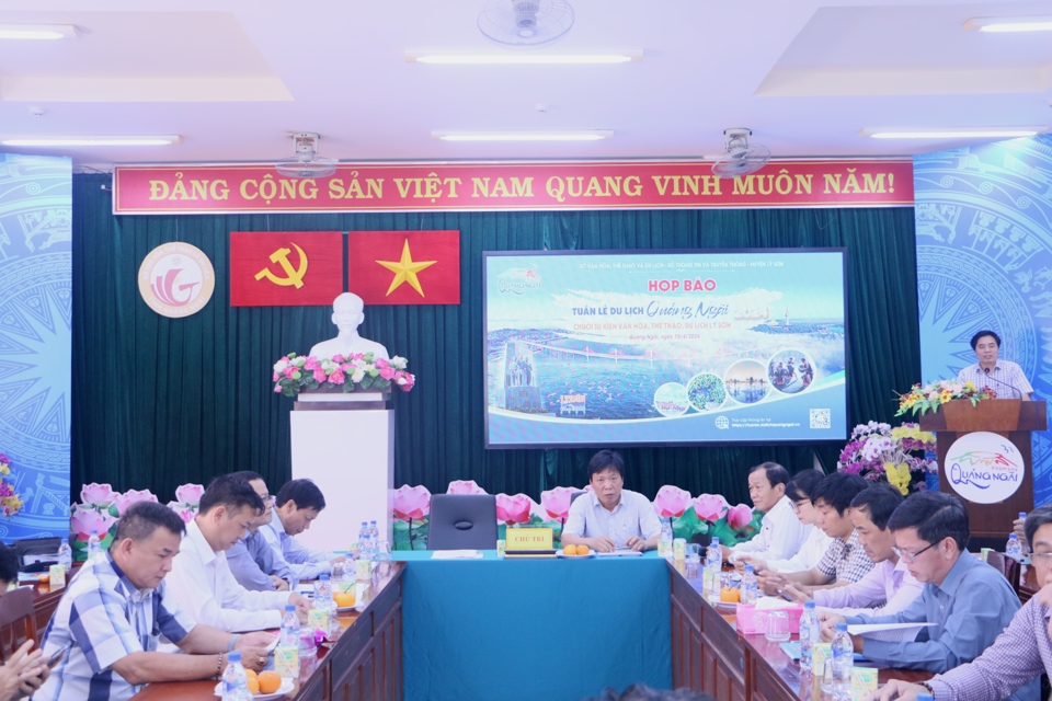 Quang cảnh buổi họp b&aacute;o.