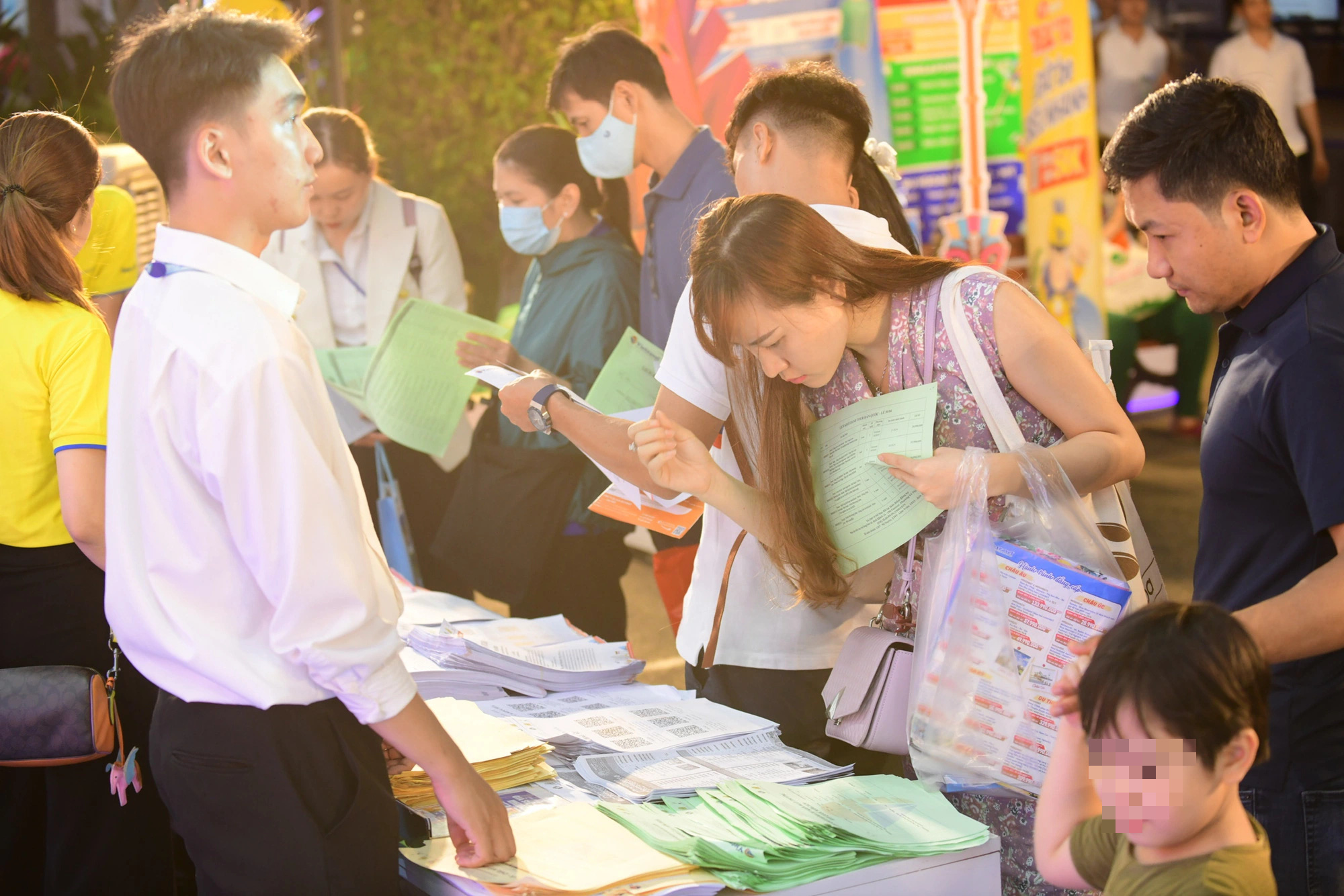 Chọn đi tour, bạn sẽ bớt nhiều lo nghĩ trong chuyến du lịch của gia đình - Ảnh minh họa: QUANG ĐỊNH