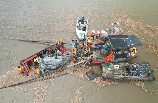 Thủ tướng Chính phủ chỉ đạo tìm kiếm người mất tích do chìm thuyền tại Quảng Ninh