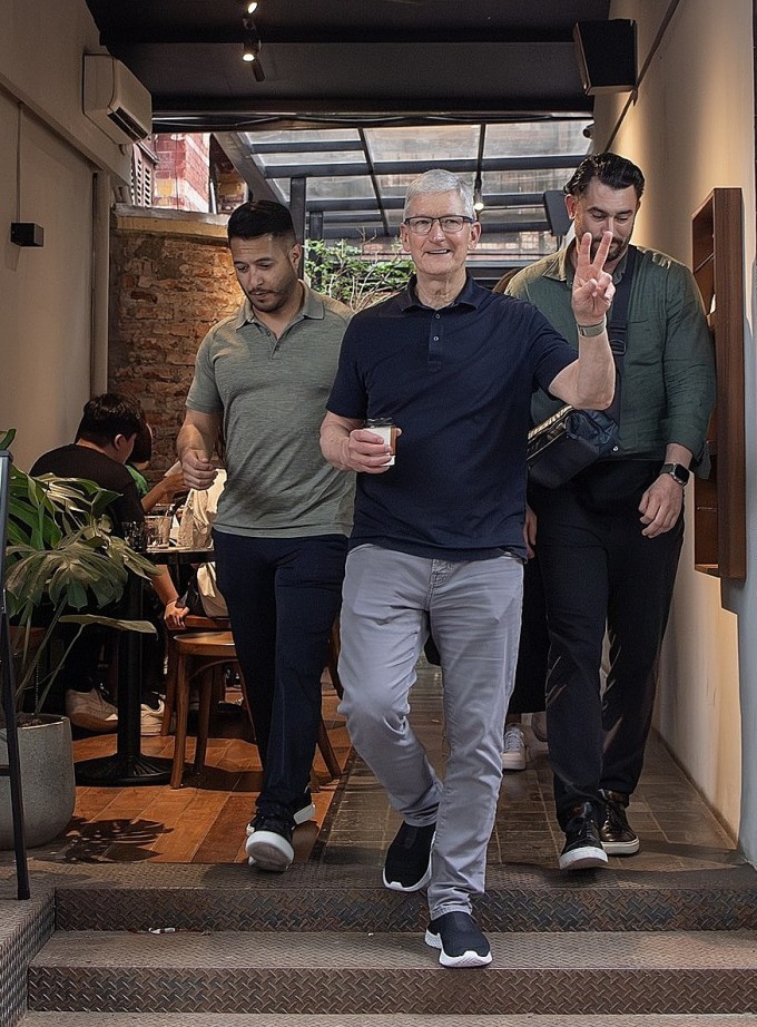 Tim Cook tại Hatchin chiều 15/4. Ảnh:Giang Huy