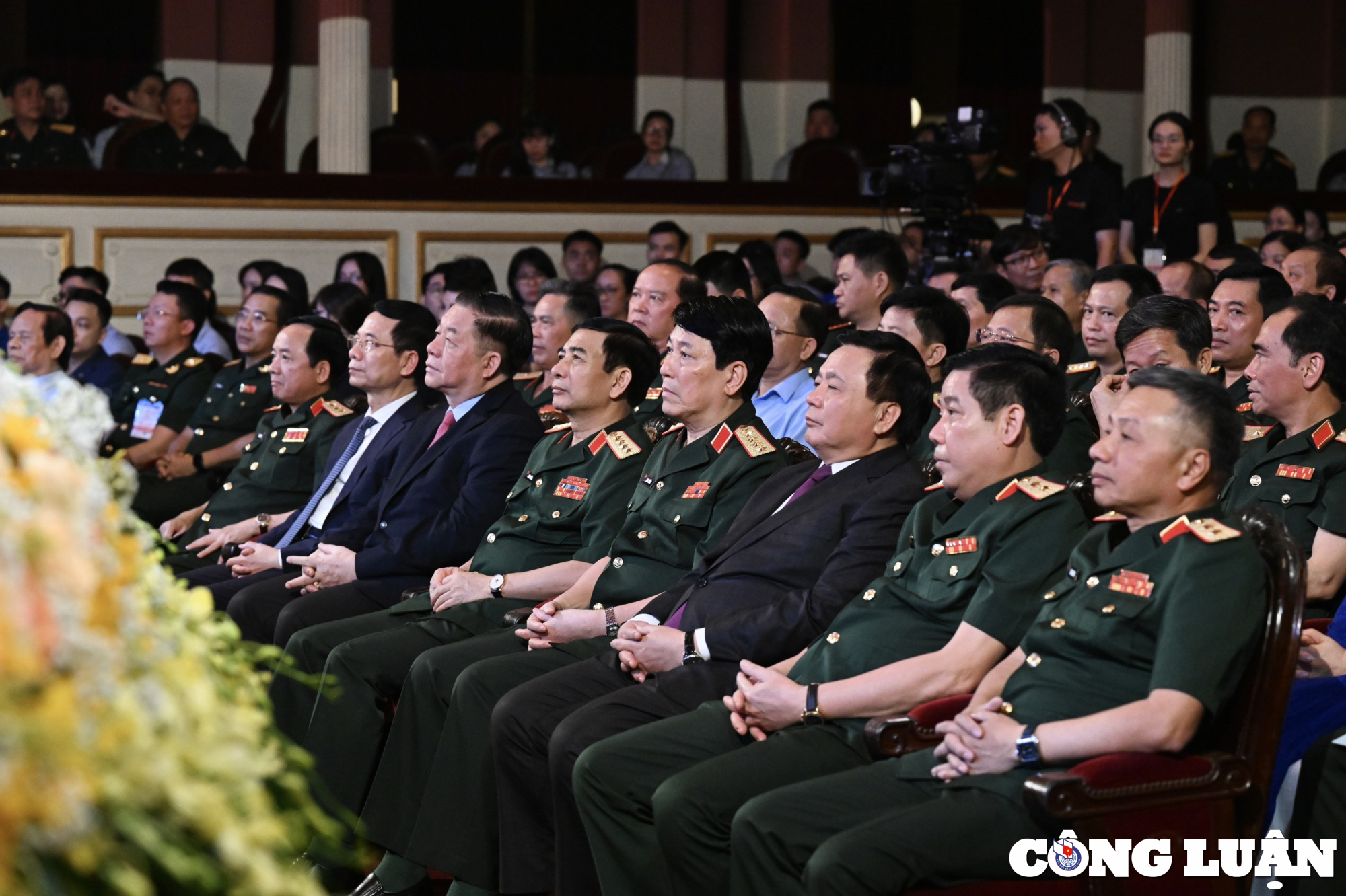 ton vinh cac tac gia tam huyet ban linh sang tao voi nhiem vu bao ve nen tang tu tuong cua dang hinh 1