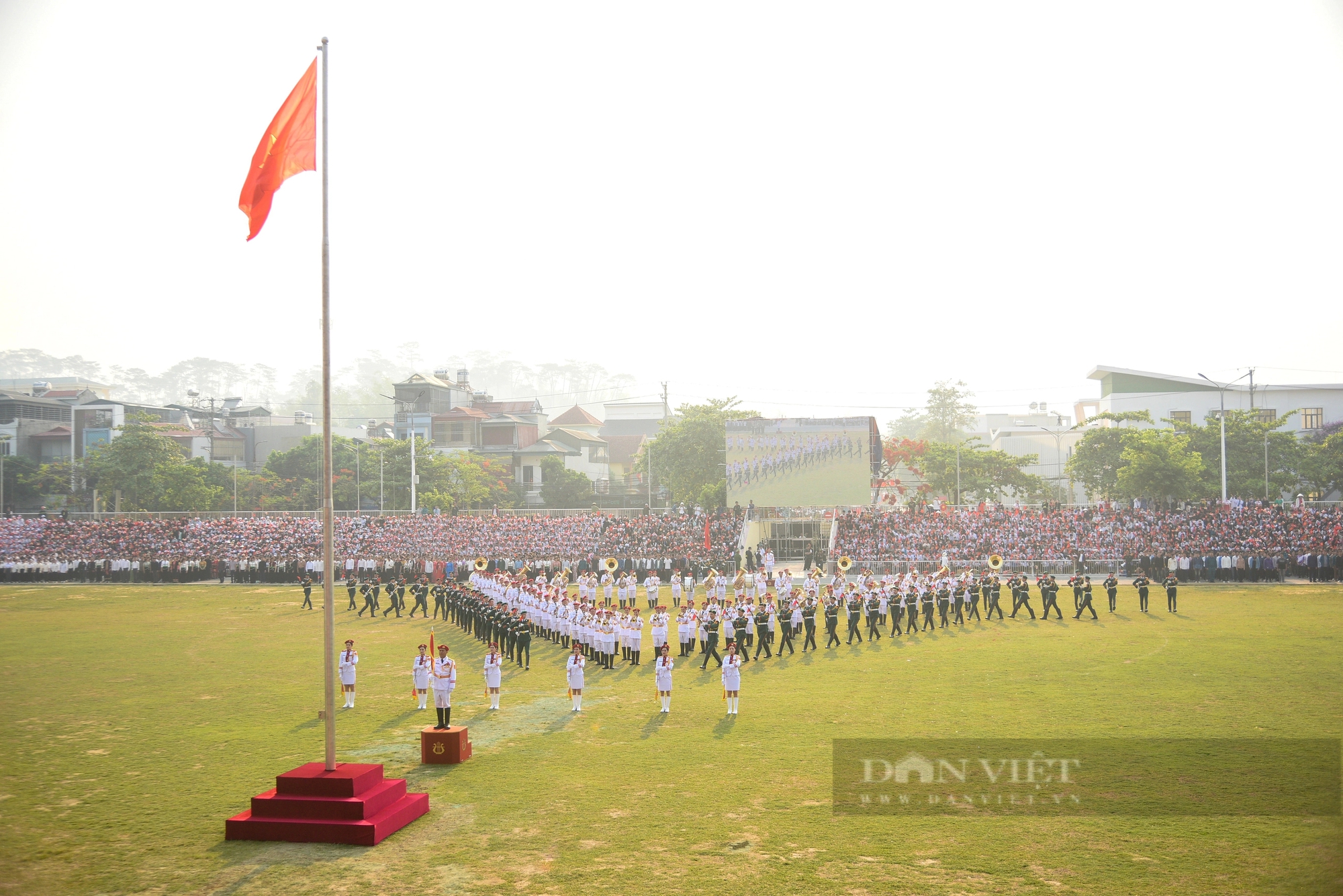 Trực thăng bay “rợp trời” Điện Biên trong buổi hợp luyện đầu tiên trên mảnh đất “lừng lẫy 5 châu, chấn động địa cầu”- Ảnh 1.