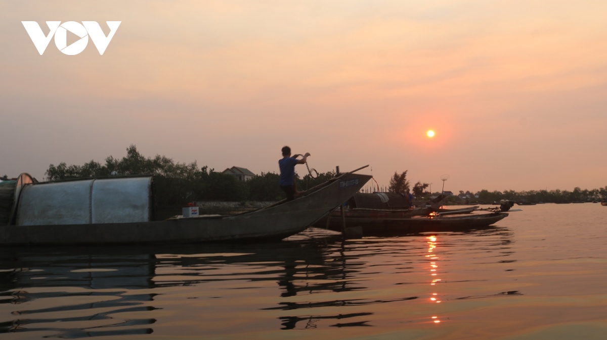 ve hue trai nghiem du lich dam pha hinh anh 1