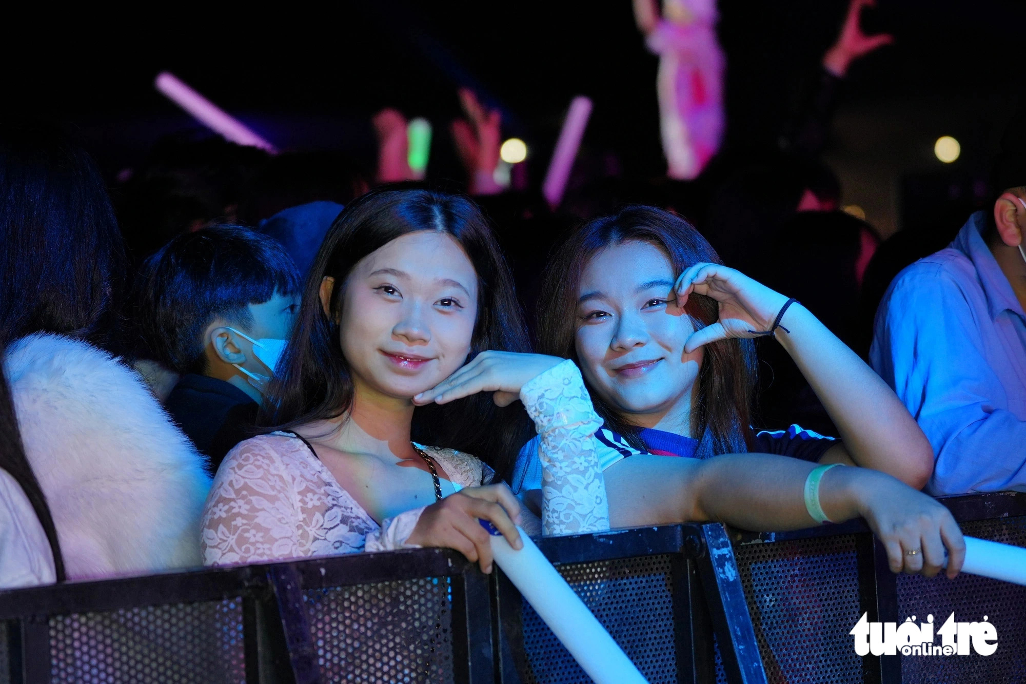 Du khách dự sự kiện Đà Lạt Music Festival 2024 – Sweet Love trong 2 đêm liên tiếp, chương trình có nhiều nghệ sĩ nổi tiếng - Ảnh: M.V