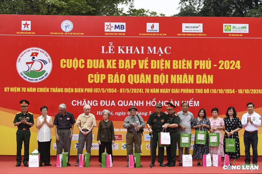 khai mac cuoc dua xe dap ve dien bien phu  2024 cup bao quan doi nhan dan hinh 2