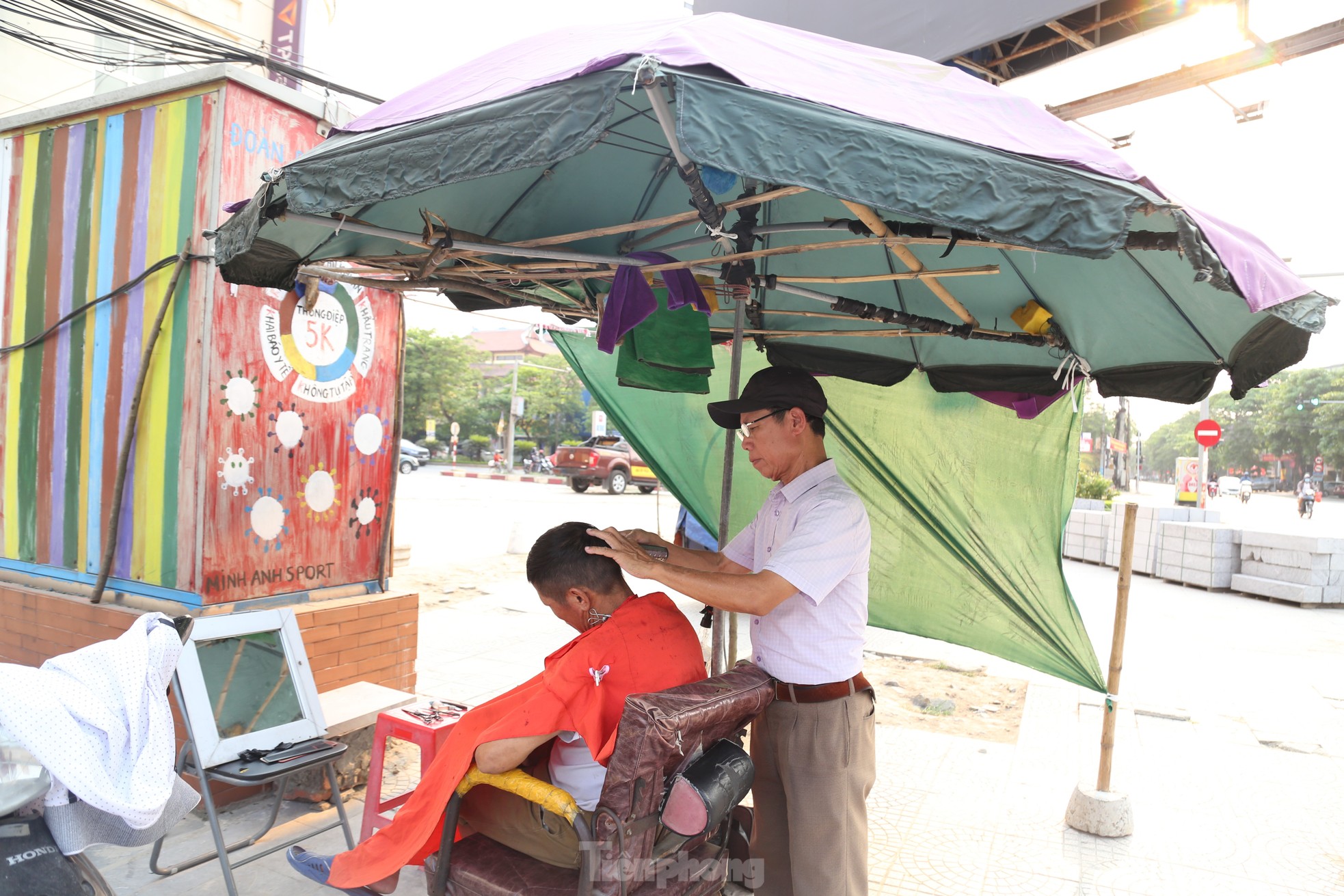 Nhọc nhằn mưu sinh dưới nắng như thiêu đốt của những người coi 'việc nghỉ lễ là điều xa vời' ảnh 10