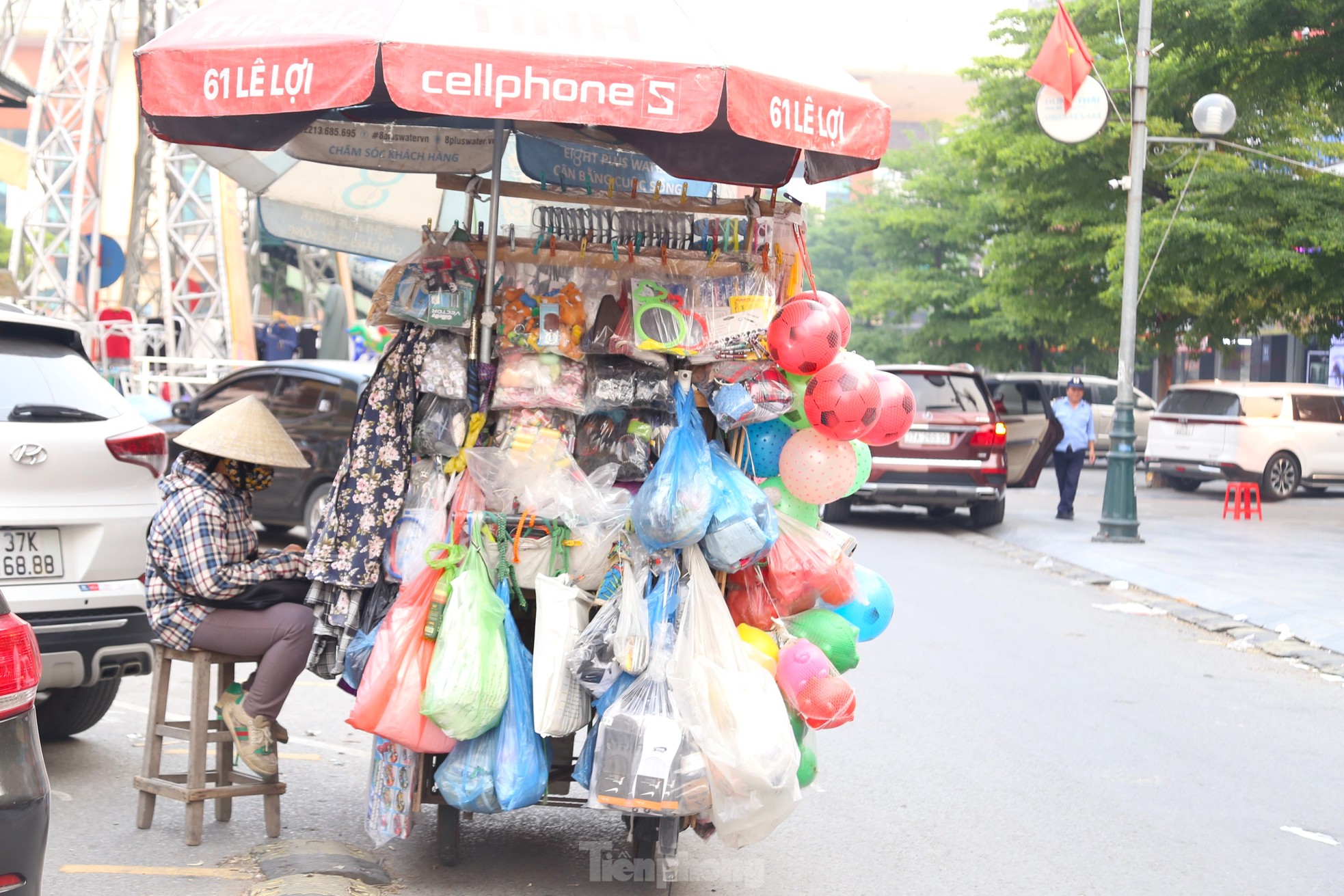 Nhọc nhằn mưu sinh dưới nắng như thiêu đốt của những người coi 'việc nghỉ lễ là điều xa vời' ảnh 13