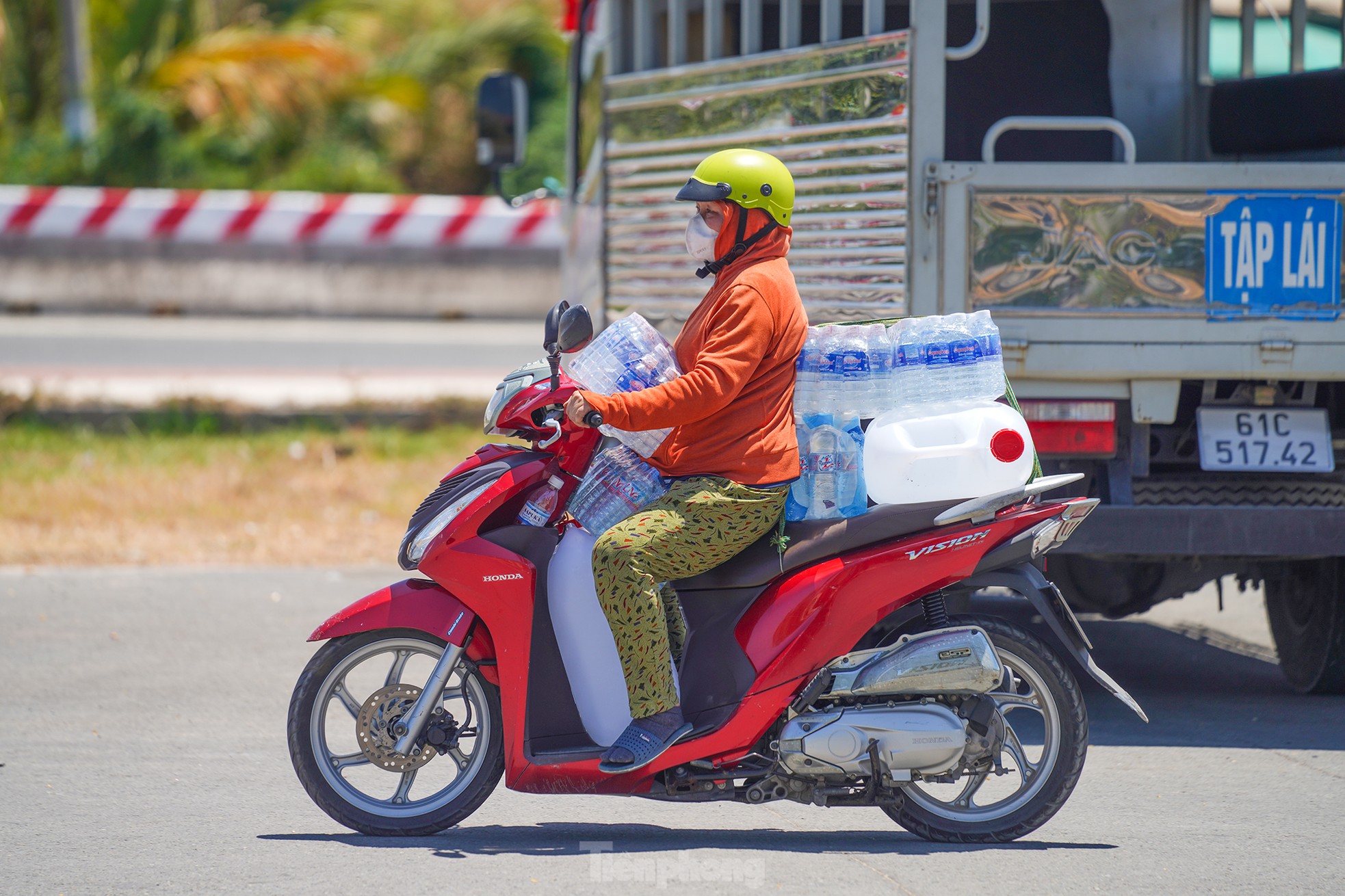 Người dân vùng hạn mặn Long An xúc động nhận nước ngọt nghĩa tình ảnh 26