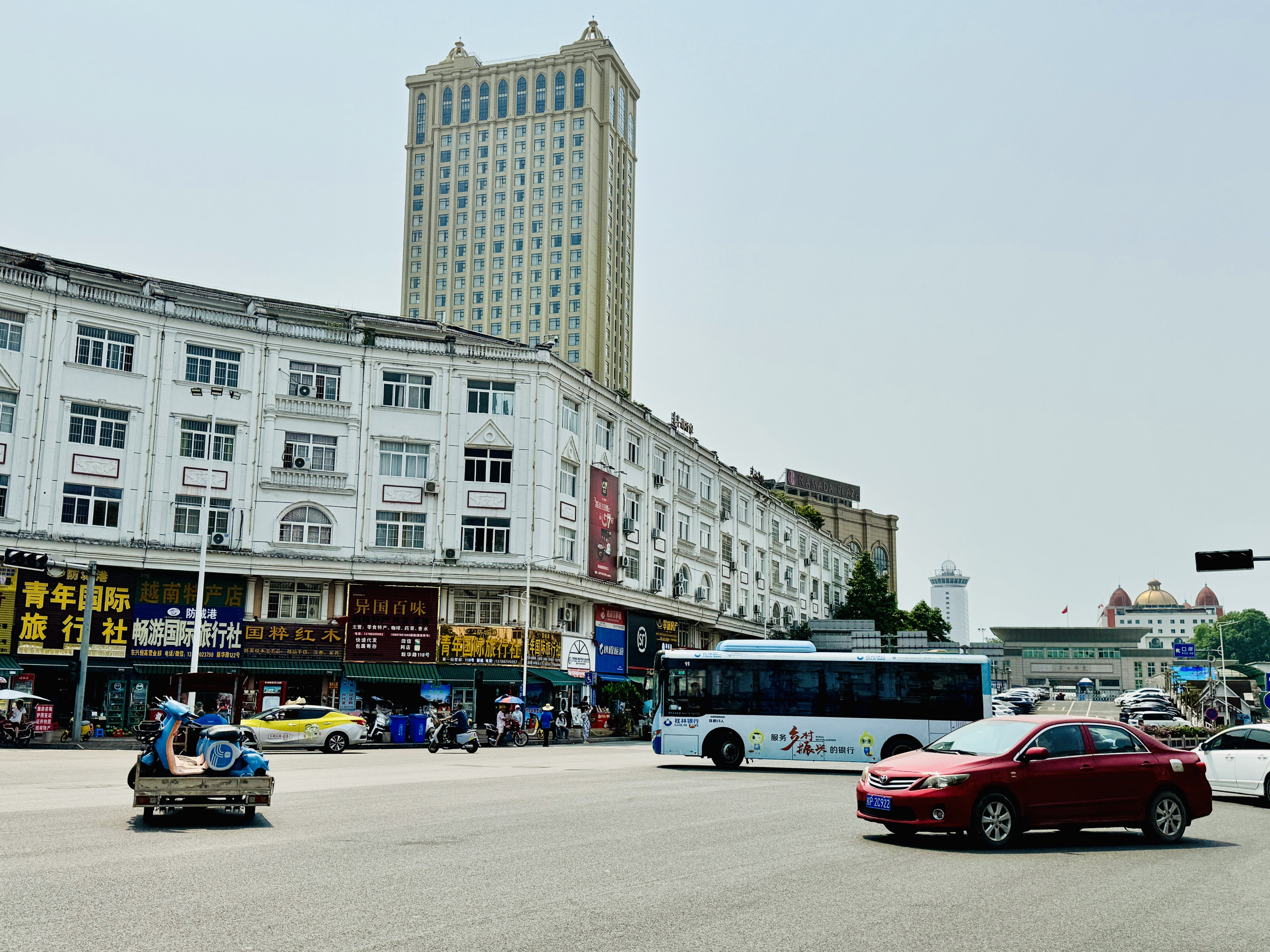 Độc đáo tour du lịch Móng Cái - Đông Hưng bằng sổ thông hành- Ảnh 3.