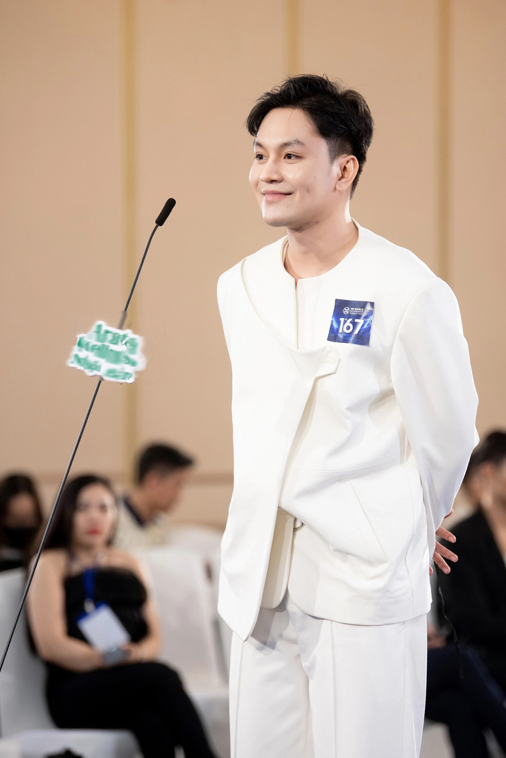 Đặng Xuân Trường tham gia Mr World Vietnam 2024 - Nam vương Thế giới Việt Nam là vì mẹ. Anh cho biết mồ côi cha từ nhỏ, anh từng rơi vào trầm cảm. Tham gia cuộc thi là cơ hội để anh có thể cân bằng cuộc sống, lấy lại năng lượng