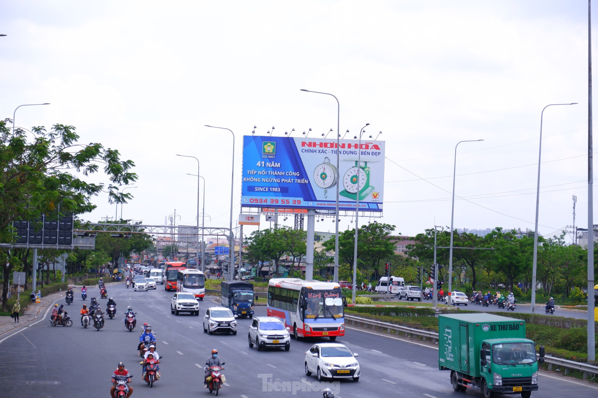 'Mướt mồ hôi’ trở lại TPHCM sau nghỉ lễ ảnh 12