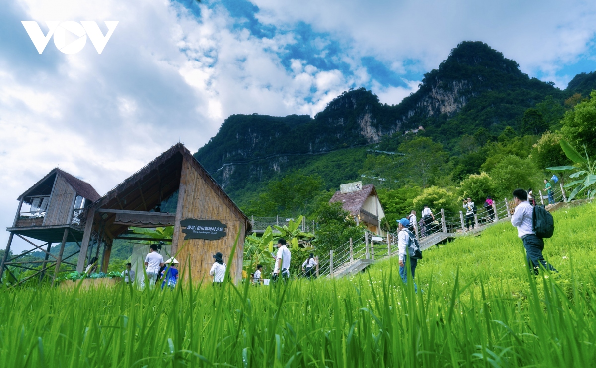 cao bang mo rong trai nghiem du lich qua bien gioi hinh anh 2