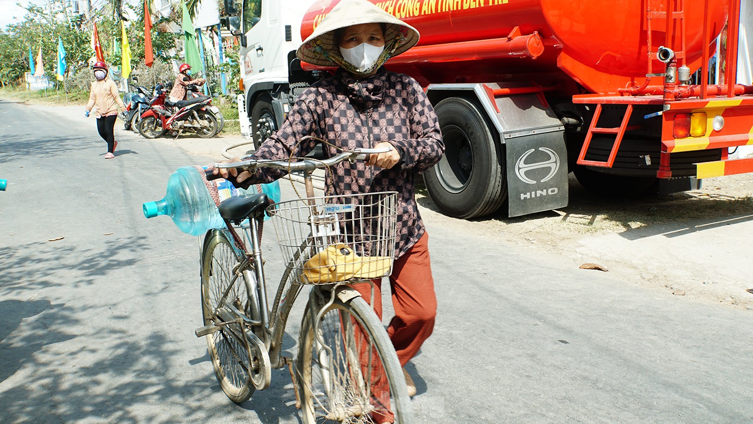 Trung ương Đoàn trao tặng hơn 4 tỷ đồng cho người dân vùng hạn mặn ĐBSCL ảnh 9