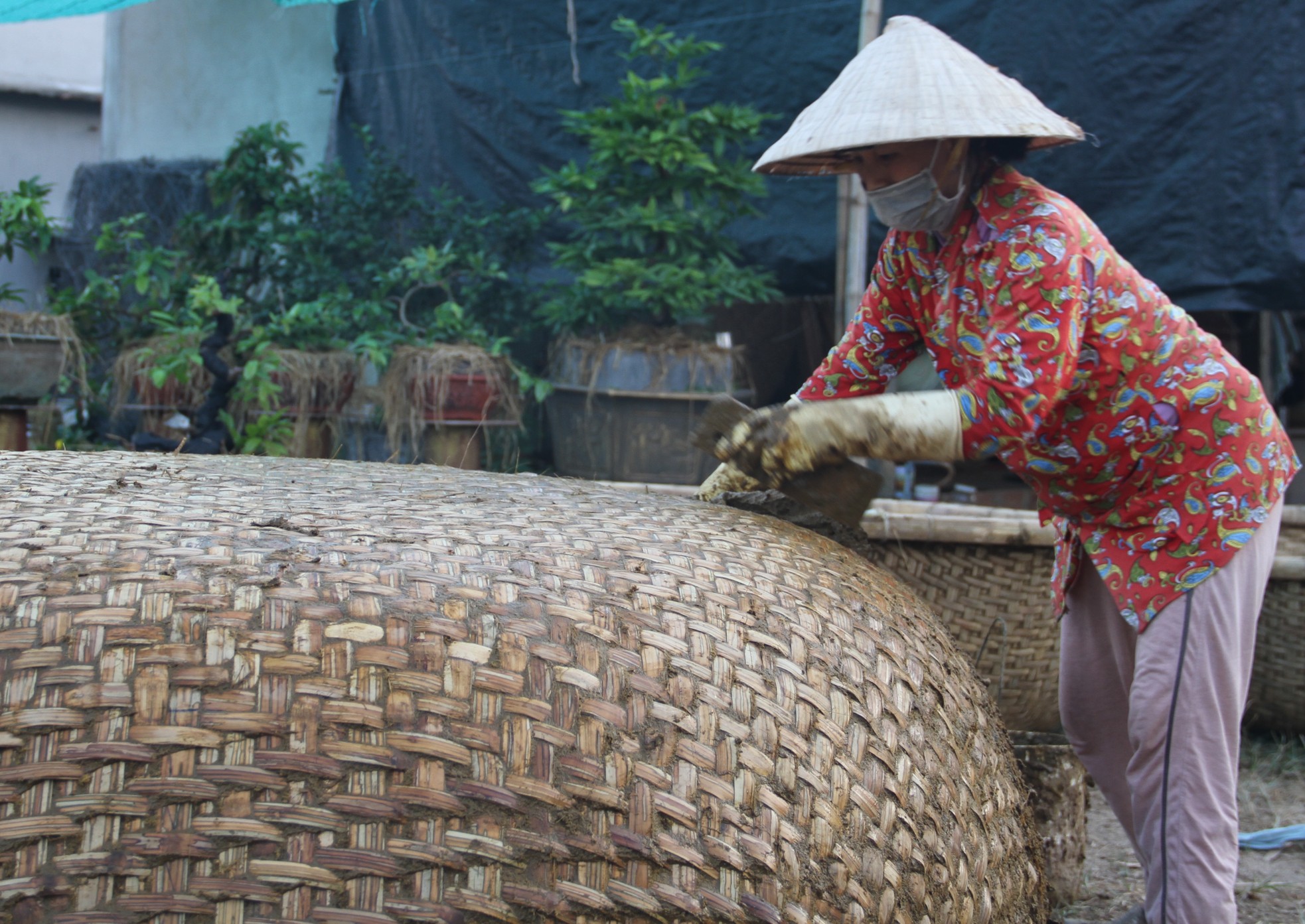 Độc đáo nghề làm thúng chai ở Phú Yên ảnh 2