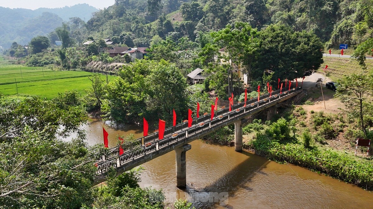 Cụm tượng đài vinh danh những anh hùng kéo pháo vào trận địa Điện Biên Phủ ảnh 6