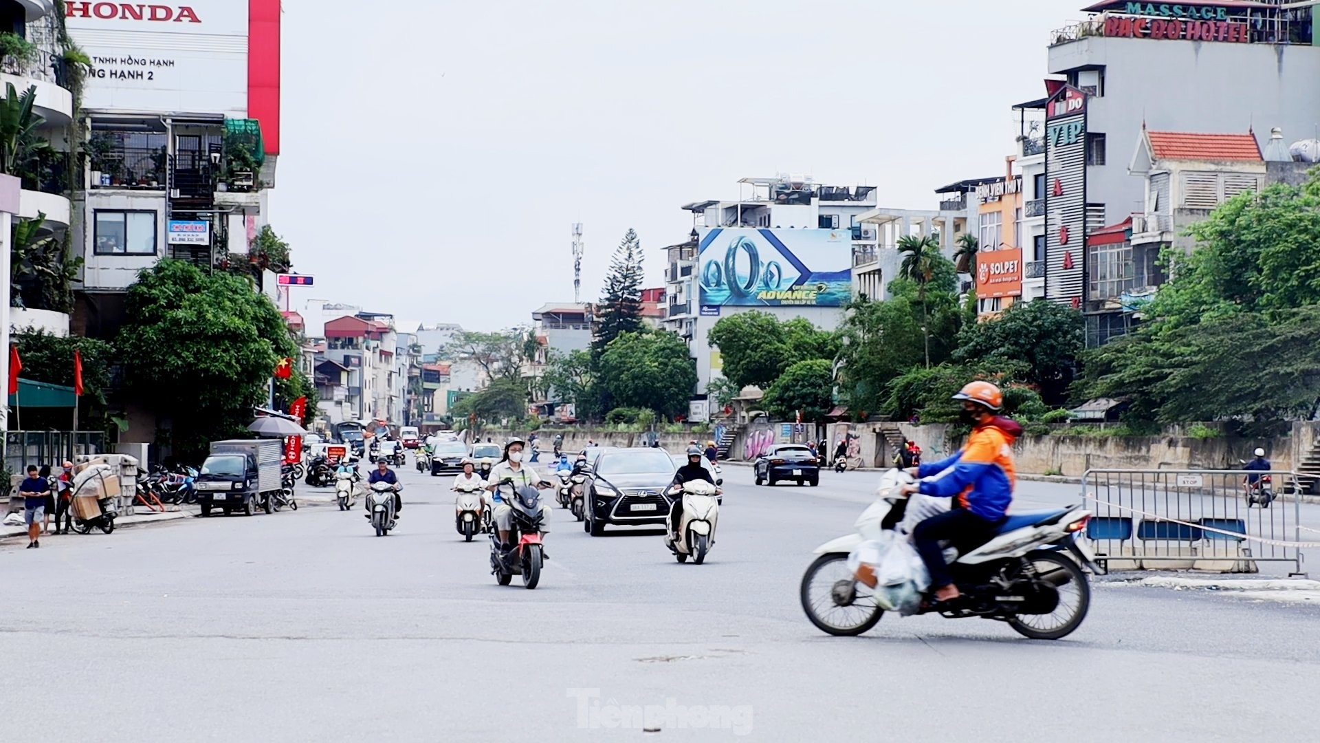 Nhìn gần một phần đường Âu Cơ - Nhật Tân vừa được đưa vào sử dụng ảnh 7