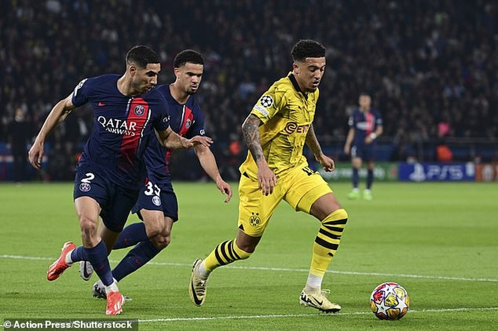 Kiếm bộn tiền nhờ kẻ bỏ đi Jadon Sancho, Man Utd cười trong đau đớn - 2