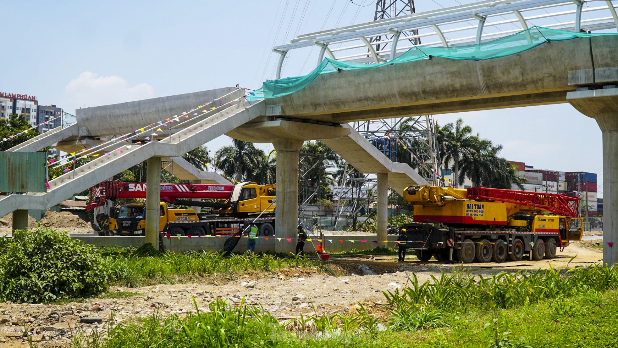 Tiến độ thi công cầu bộ hành tuyến metro số 1 ở TPHCM ảnh 3