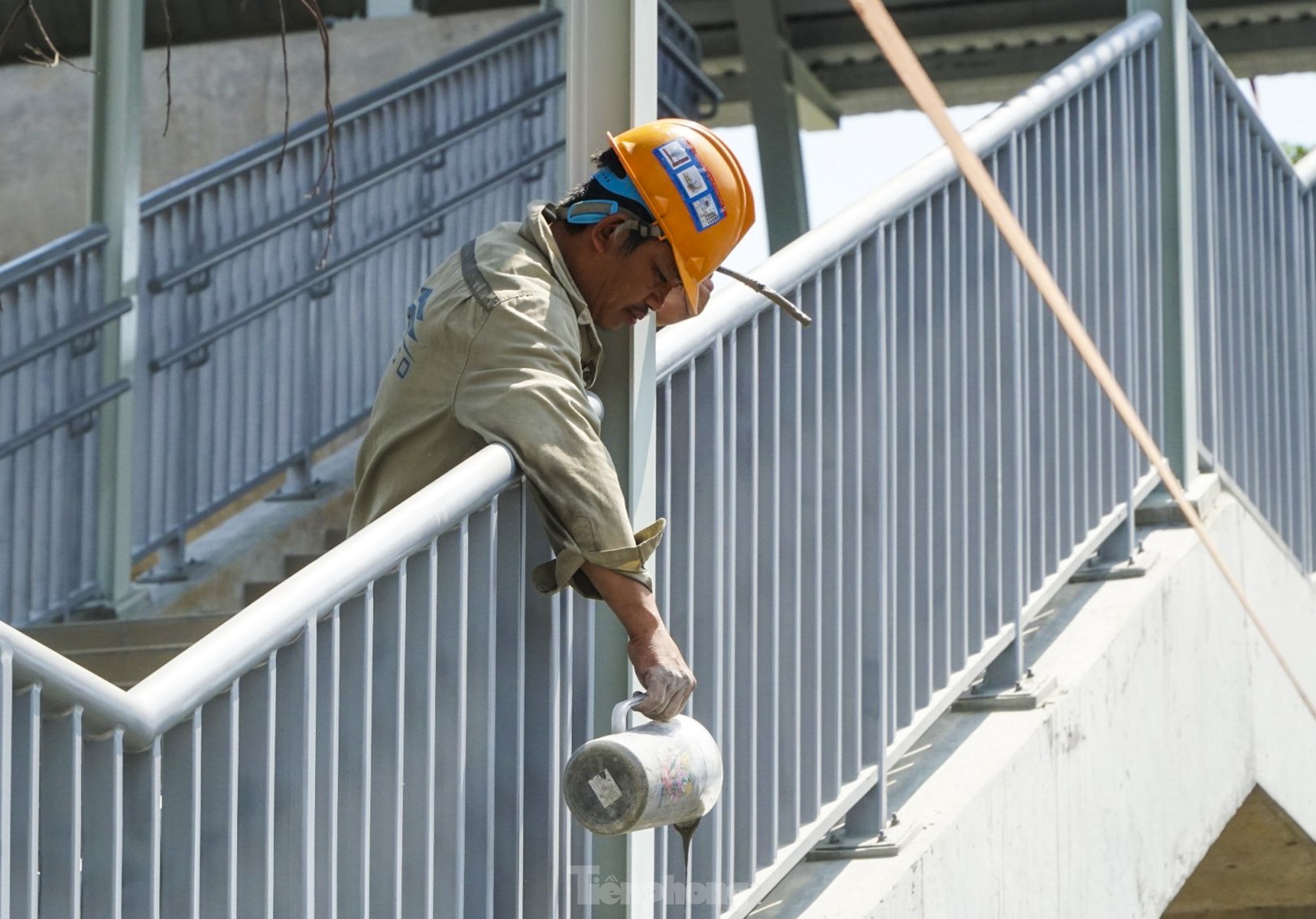 Tiến độ thi công cầu bộ hành tuyến metro số 1 ở TPHCM ảnh 6