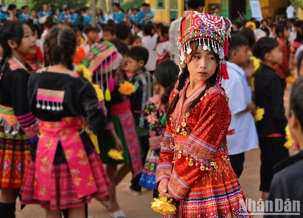 Trong veo, mộc mạc và hồn nhiên những công dân "nhí" vùng cao Nậm Vì ảnh 2