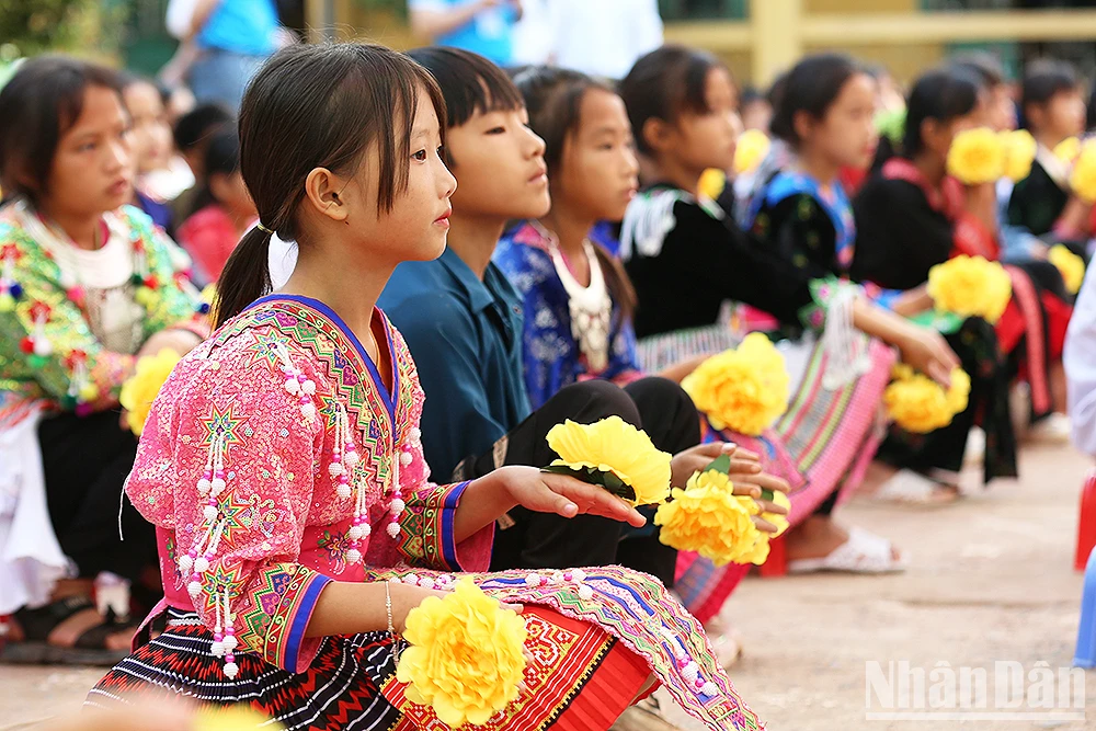 Trong veo, mộc mạc và hồn nhiên những công dân "nhí" vùng cao Nậm Vì ảnh 4