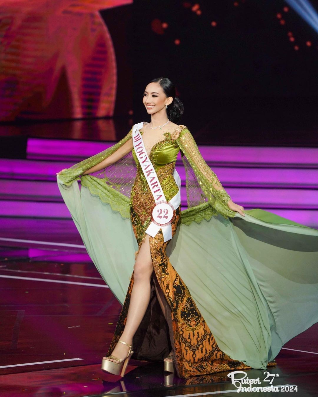 Indonesian beauty attracts attention at Miss International 2024 photo 4