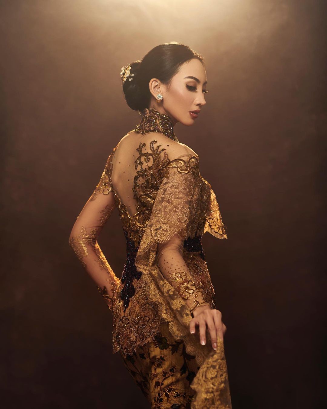 Indonesian beauty attracts attention at Miss International 2024 photo 8