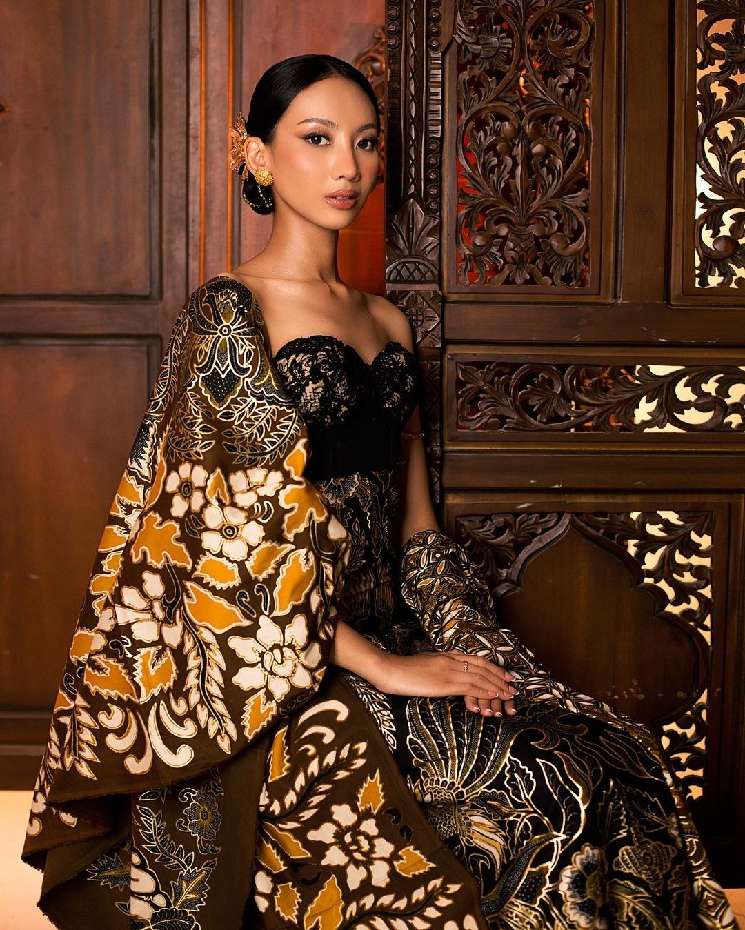 Indonesian beauty attracts attention at Miss International 2024 photo 14