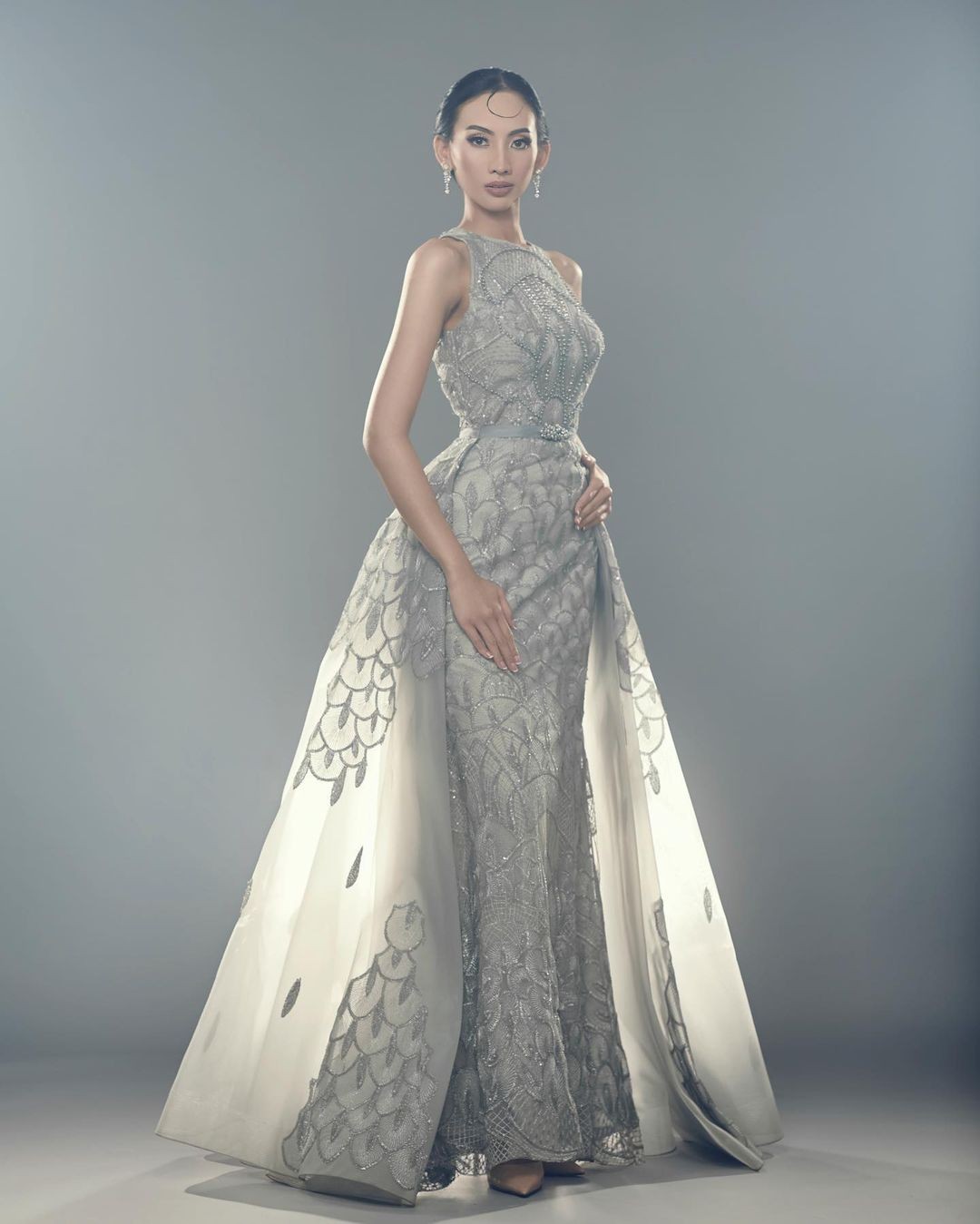 Indonesian beauty attracts attention at Miss International 2024 photo 17