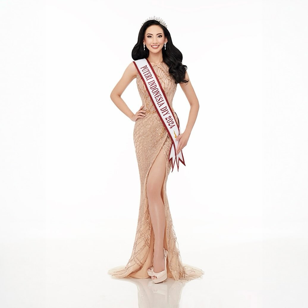 Indonesian beauty attracts attention at Miss International 2024 photo 21