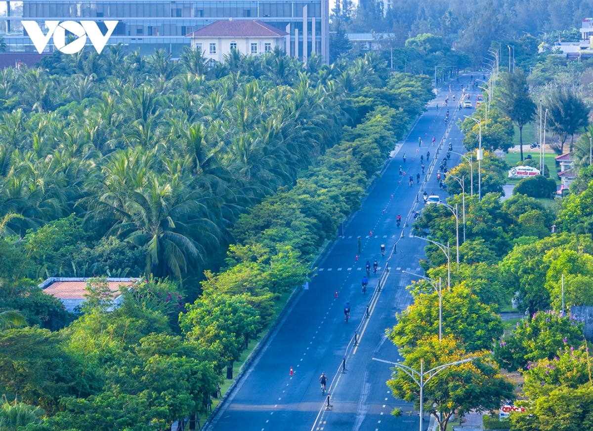 chinh phuc cuoc thi 3 mon phoi hop ironman 70.3 duoi nang nong Da nang hinh anh 5