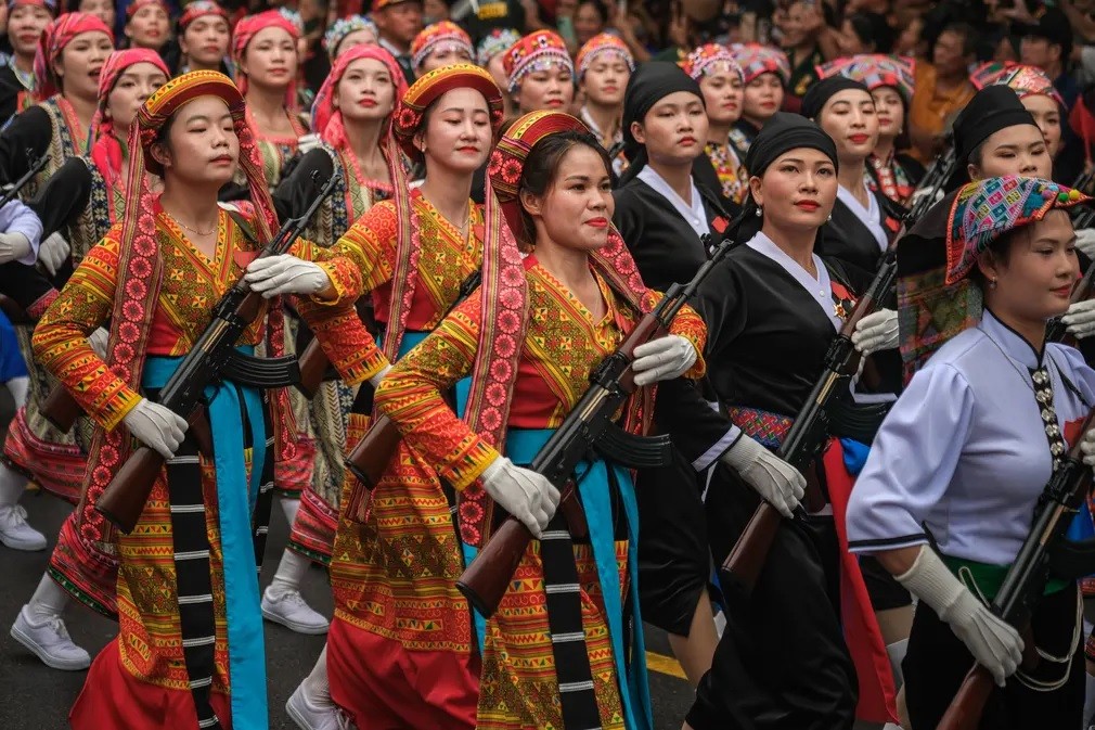 Ảnh ấn tượng (6-12/5): Nga nói ‘sự lựa chọn là của phương Tây’, Moscow sẵn sàng đối thoại; diễu binh kỷ niệm 70 năm Chiến thắng Điện Biên Phủ