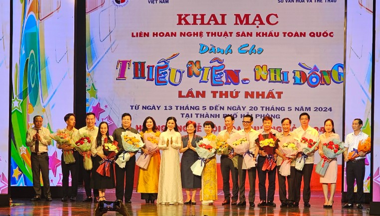 khai mac lien hoan nghe thuat san khau toan quoc danh cho thieu nien nhi dong lan thu nhat hinh 2