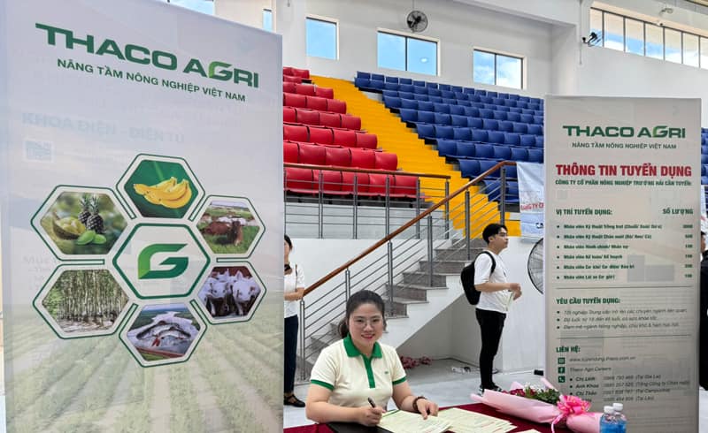 Gian hàng việc làm của THACO AGRI tại VLUTE