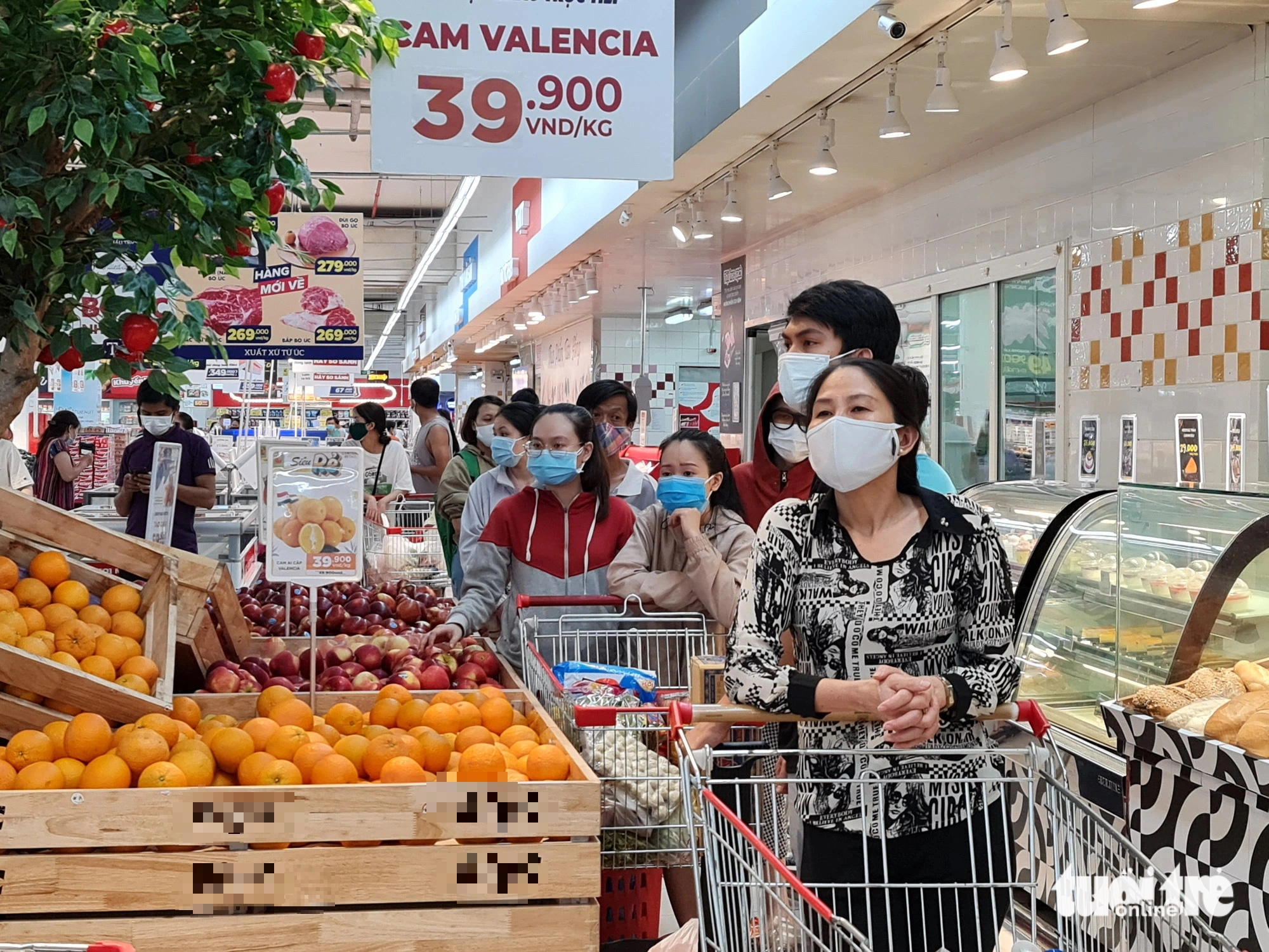 Lượng người ở các TP lớn rất đông, vì vậy cũng là cơ hội để mọi người bám trụ lại, tìm kiếm cơ hội - Ảnh minh họa: TRIỆU VÂN