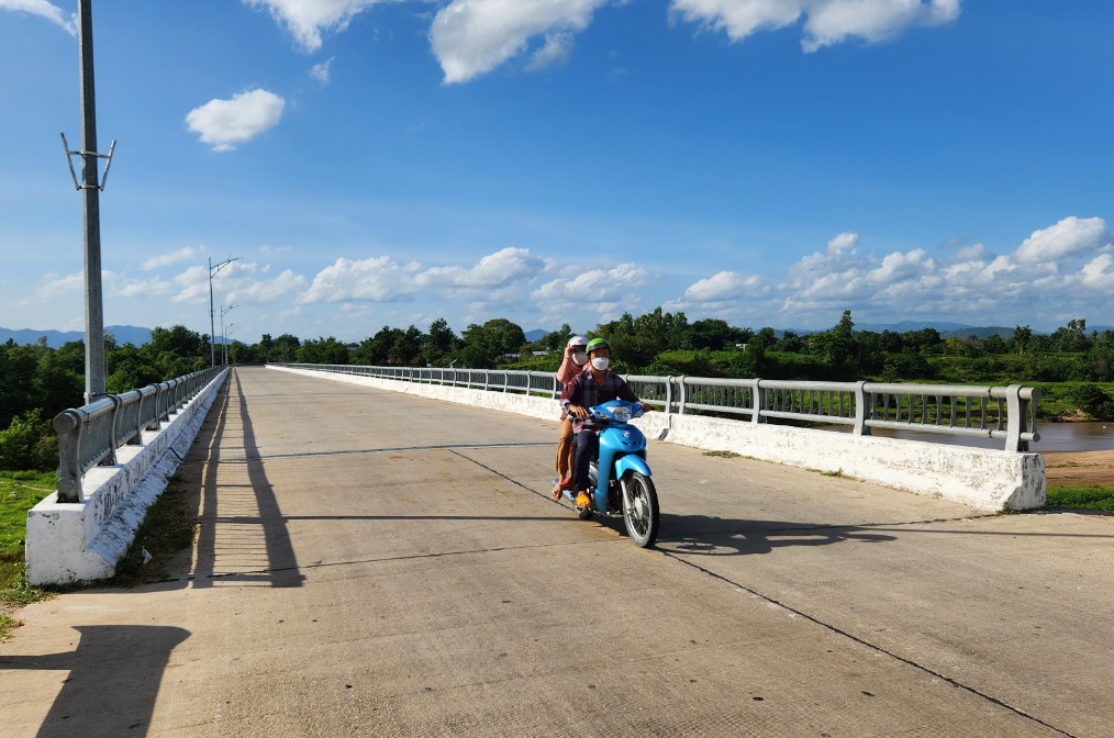 Nhờ có đường Trường Sơn Đông đã tạo điều kiện thuận lợi cho giao thương, đi lại của người dân