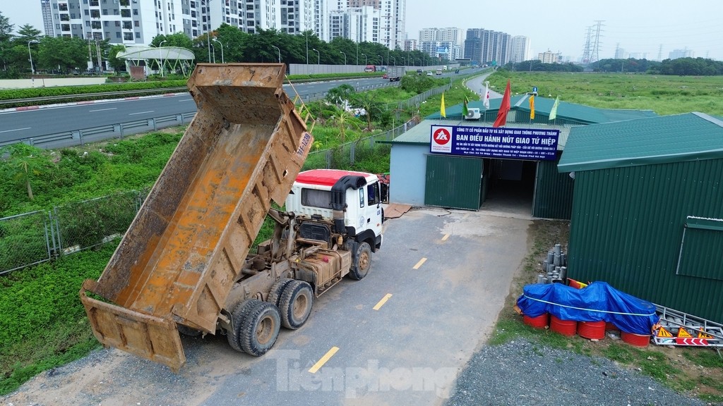 Công trường vắng lặng tại dự án nút giao trọng điểm trị giá 3.200 tỷ của Hà Nội ảnh 3