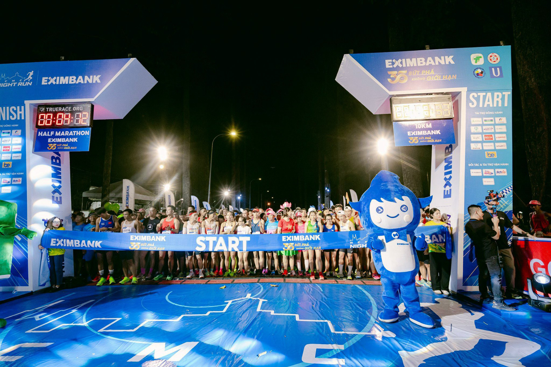 Ho Chi Minh City Night Run Eximbank thành công rực rỡ- Ảnh 4.